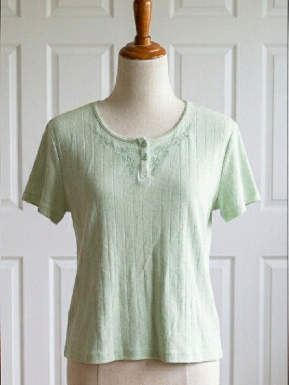 Vintage Sage Green Ribbed Knit Henley Tee Shirt Embroidered Crewneck